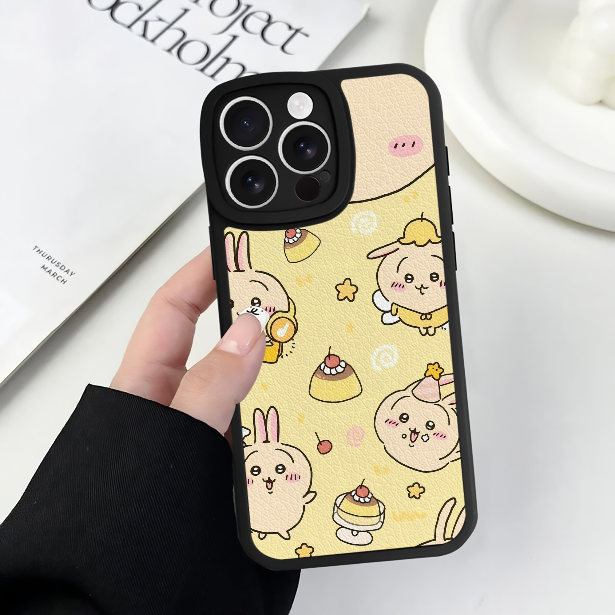 （画像用） ちいかわ Chii-kawa 【iPhone 16シリーズ対応】シリコンスマホケース（レザー調） 材質：シリコン